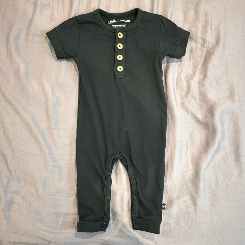 Lola & Taylor - Black Cap Sleeve Romper - 3-6 Months